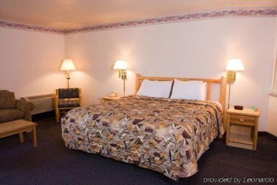 Cedars Inn Wenatchee Room photo