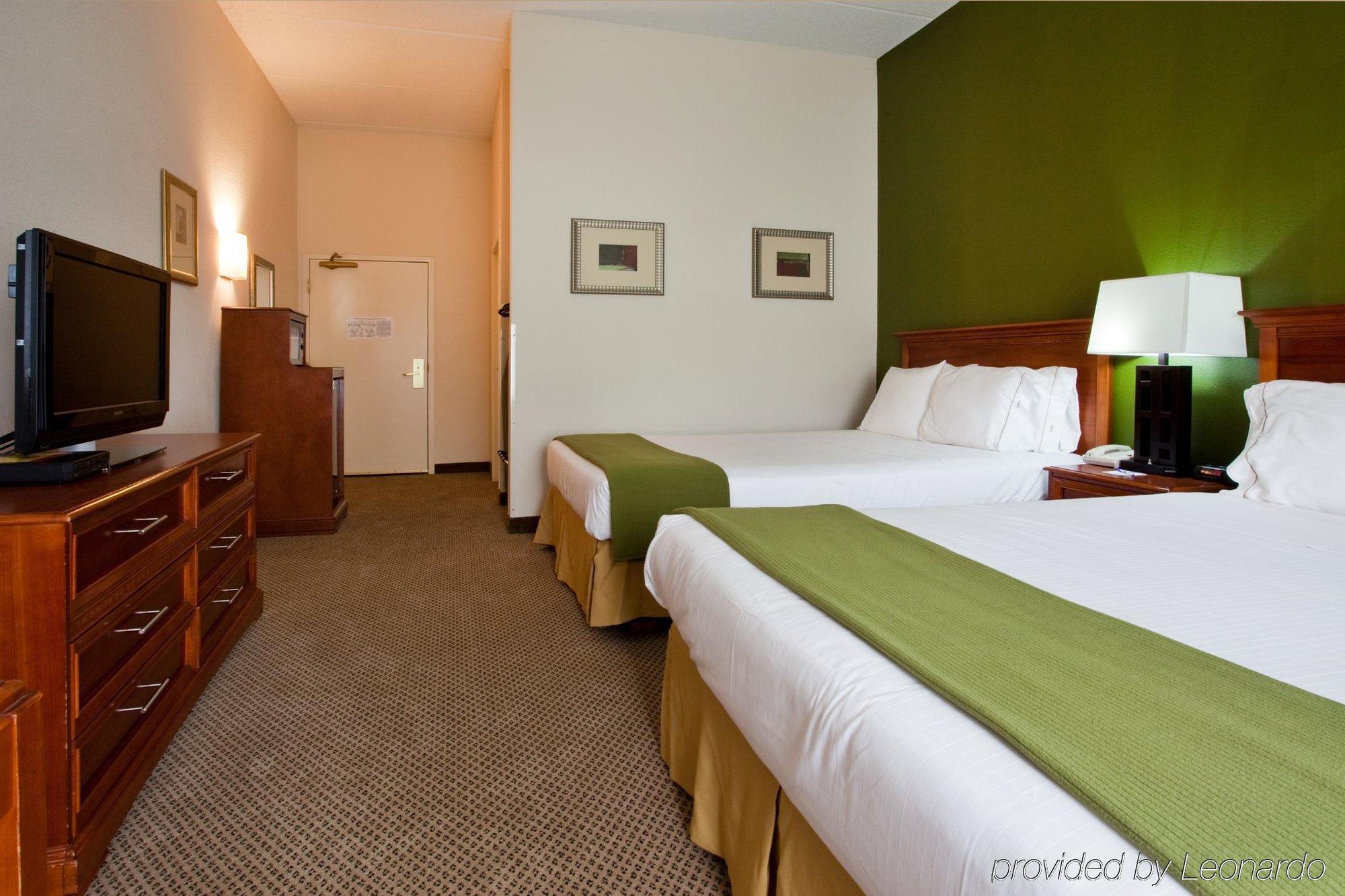 Holiday Inn Express Hotel & Suites Dublin, An Ihg Hotel Room photo