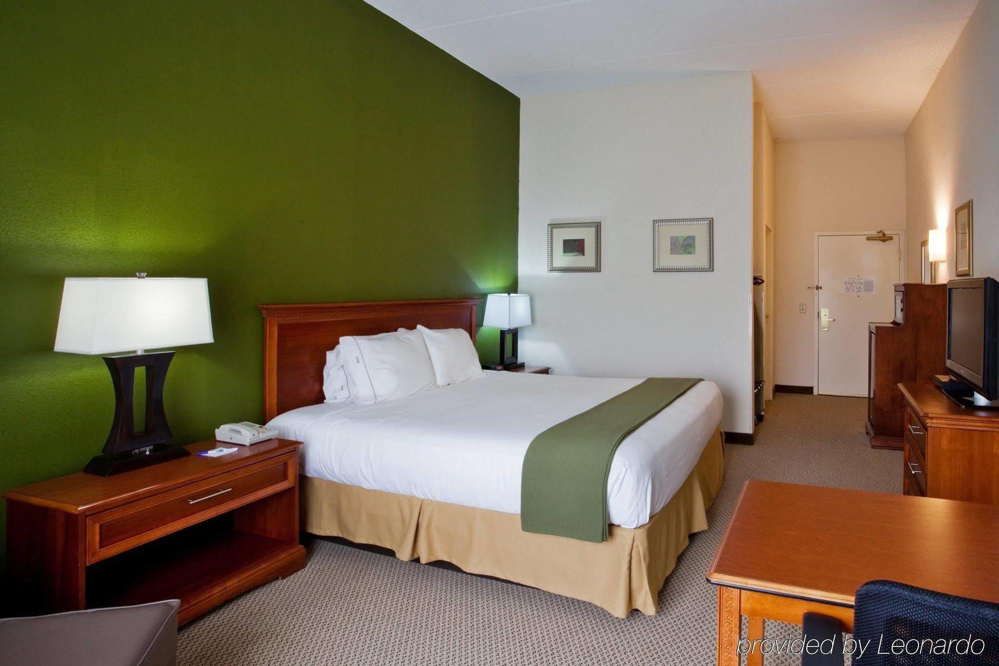 Holiday Inn Express Hotel & Suites Dublin, An Ihg Hotel Exterior photo
