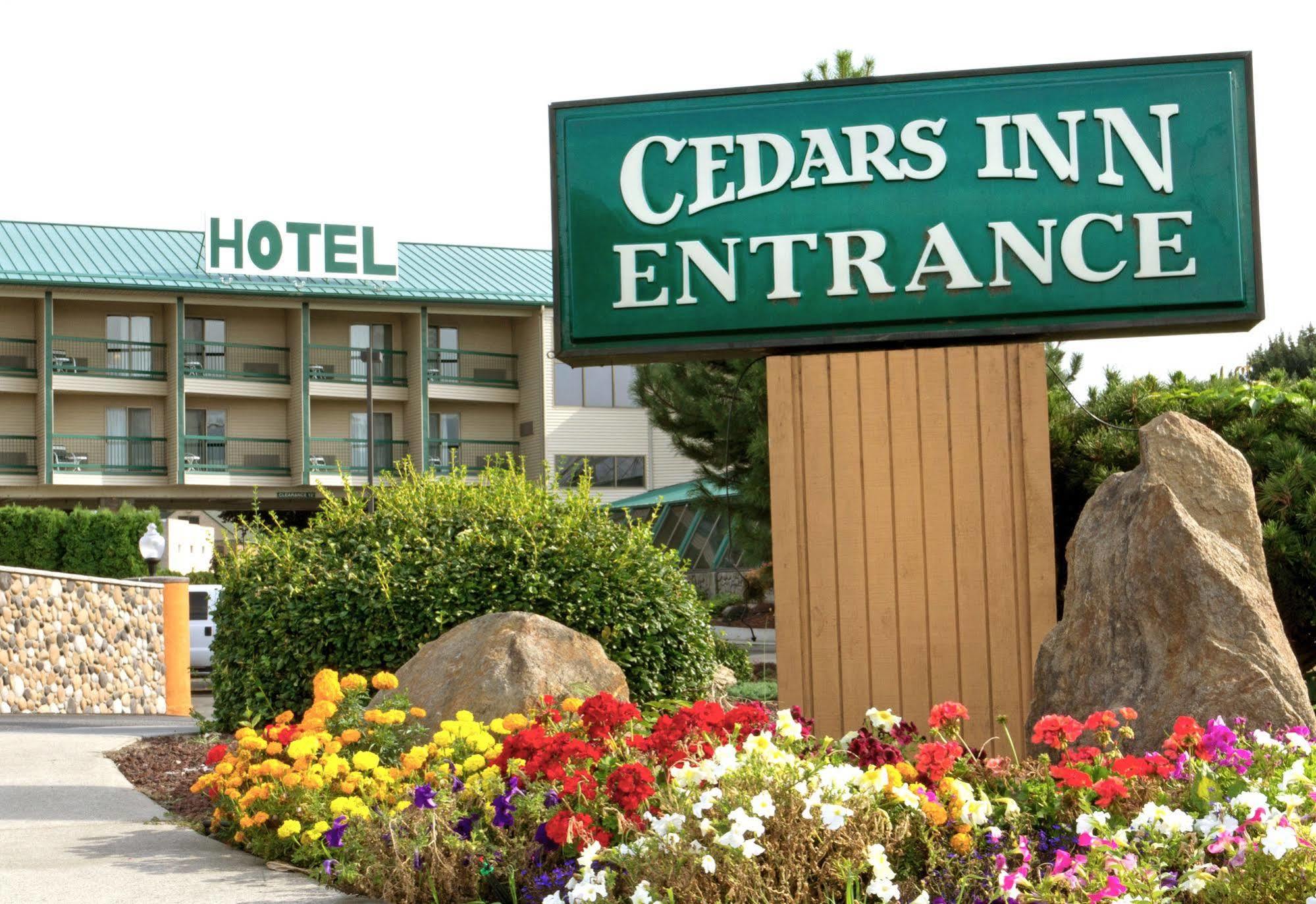 Cedars Inn Wenatchee Exterior photo